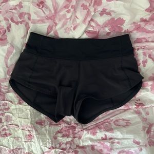 Black Lululemon Low Rise 2.5” Speed Up’s Shorts